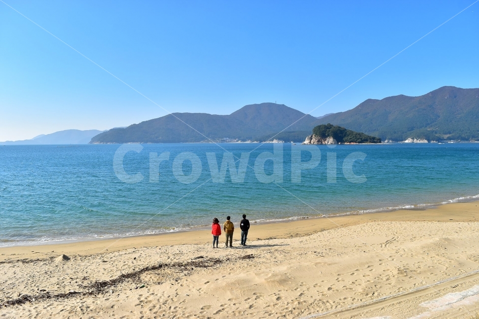 구조라,해수욕장,바다,해변,모래사장,한려해상국립공원,자연,파란하늘,그림같은,뷰티플,아름다운,힐링,감성,nature,산,풍경사진,비경,경치,청명,가을날씨,경관,이국적,비취색,자연,풍경,nature,landscape,한국자연풍경,한국자연경관,korea nature landscape,해변,바다,beach,sea,사람,인물,인간,human,person,land,땅,outdoors,옥외,water,물,shoreline,해안선,ocean,대양,coast,연안,promontory,곶