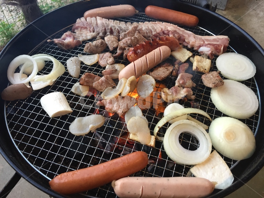 바베큐,그릴,소시지,양파,고기,돼지고기,구이,비비큐,굽는,고기굽는