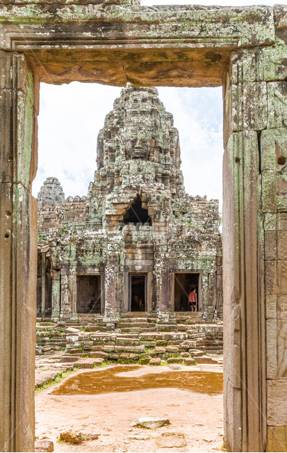 figure,Cambodia,ancient architecture,nature,world cultural heritage,statue,employee,building,Cultural Heritage,Temple,ruins,Tourist destination,land mark,Emotion,Angkor Wat