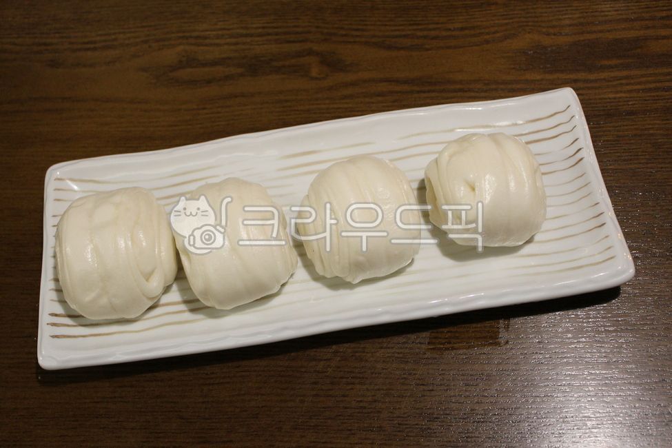 bread,plate,Chinese food,flower bread,food,meal,Chinese cuisine,dish,cooking