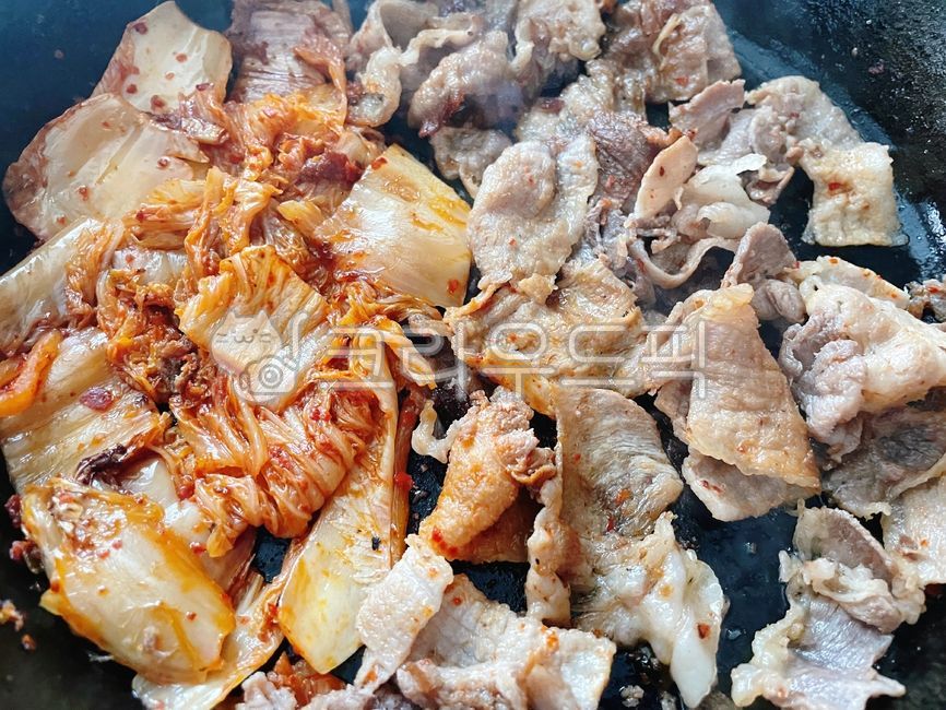대패삼겹살,대패삼겹,삼겹살,돼지고기,돼지,고기,구이,김치구이,배추김치,음식,요리,식사,식재료,food,dish,cook,meal,pork,meat,음식,식재료,요리,food,cook,meal,dishes,food reserves