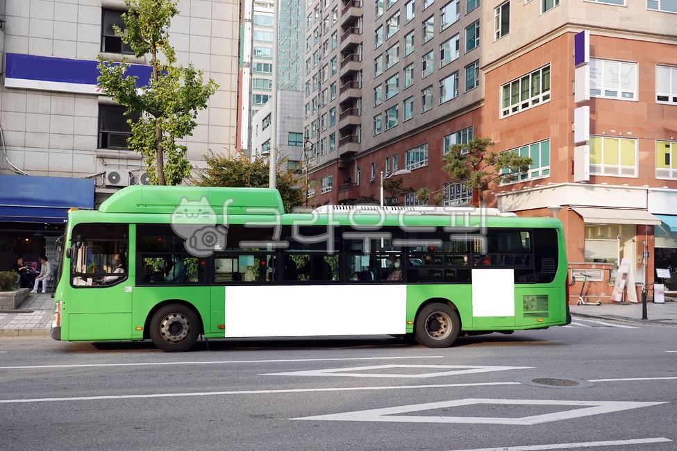 버스,버스광고,목업,목업이미지,광고,광고판,차량광고,시내버스광고,부착광고,옥외광고,판넬,비즈니스,상업광고판,도시배경,사인보드,상업광고,커머셜,비어있는,프레임,광고디자인,빈공간,배경,바탕,백그라운드,사각형광고판,차량,교통수단,bus,busadvertisement,mockup,mockupimage,billboard,vehicleadvertisement,citybusadvertisement,advertisement,outdooradvertisement,panel,business,commercialbillboard,citybackground,signboard,commercialadvertisement,commercial,free,frame,advertisingdesign,emptyspace,background