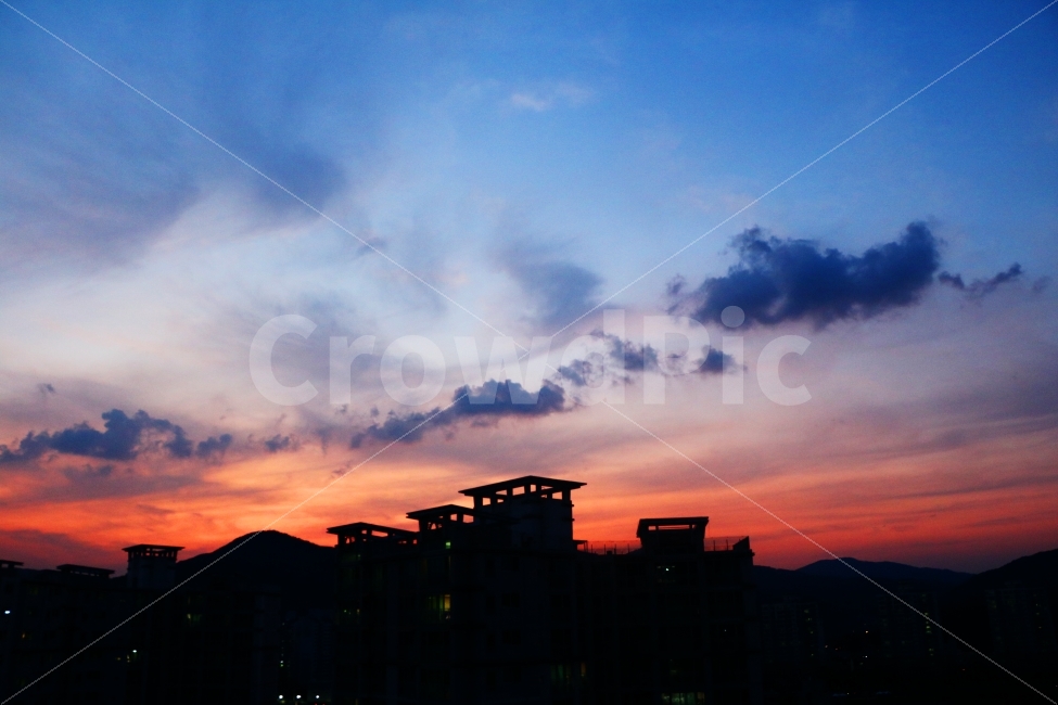 	하늘,노을,구름,해질녘,풍경사진,sky,sunset,남양주시,진접읍,그라데이션,오후7시,창문밖풍경,창문밖,아파트,집,빨강,주황,경계선,경계,가을,남색,감성사진,색감,도시,풍경,city,landscape,실루엣,그림자,silhouette,shadow,nature,자연,outdoors,옥외,dawn,새벽,일몰,red sky,붉은 하늘,하늘,dusk,황혼