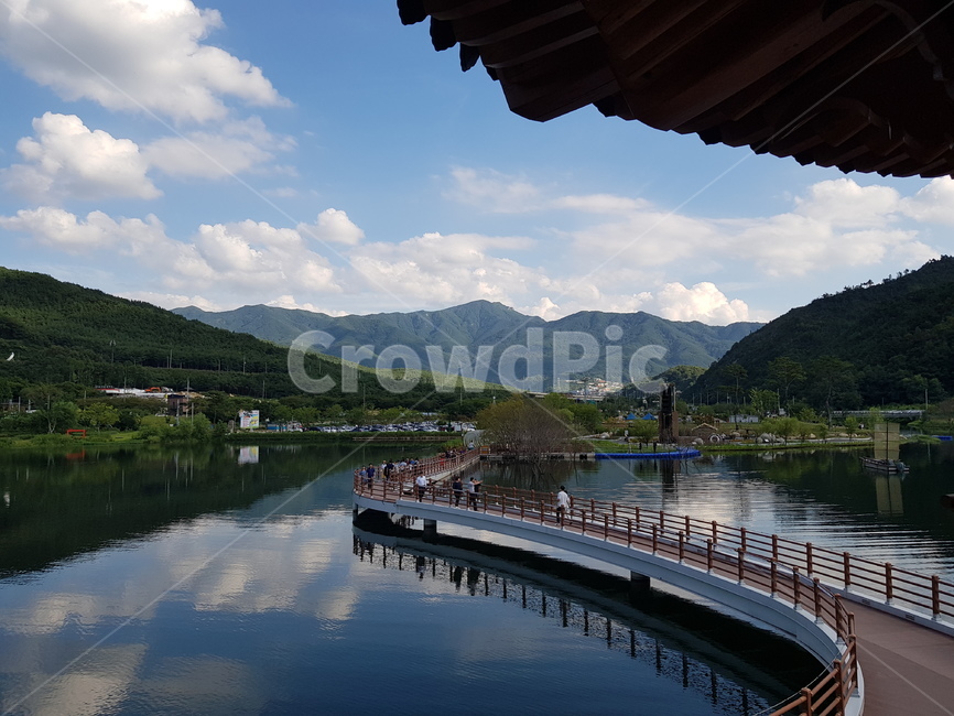 산,구름,못,물,공원,호수,다리,계곡,하늘,파란하늘,자연,옥회