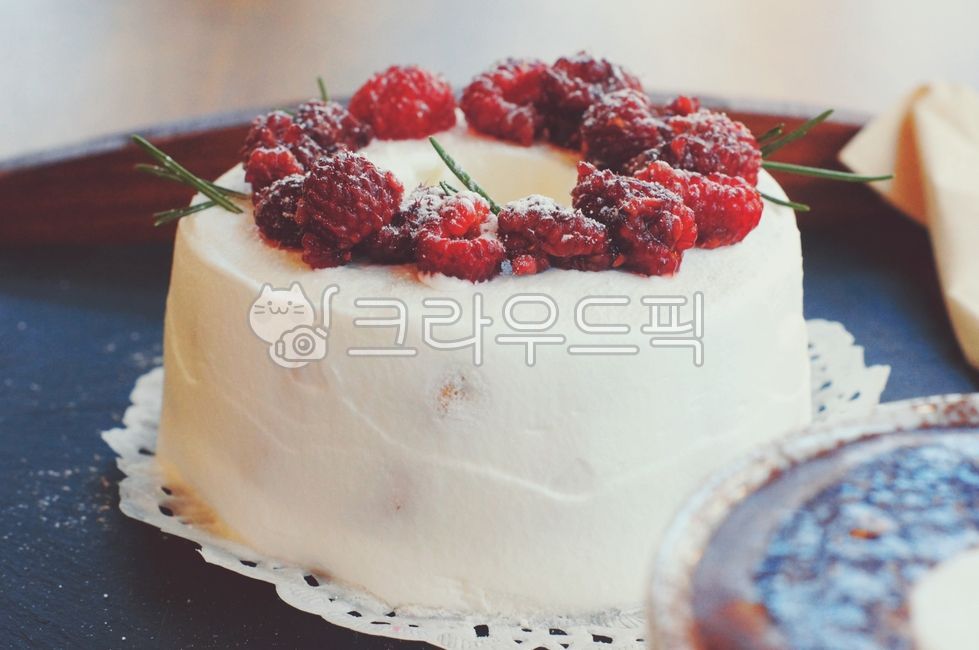 chiffon cake,freshcreamcake,donut cake,cakedecorating,cafe,birthday cake,dessert,Cafe Menu,raspberrycake,donutcake,cake decoration,cakedecoration,Raspberry Cake,creamcake,raspberrywhippedcreamcake,cafemenu,Raspberry whipped cream cake