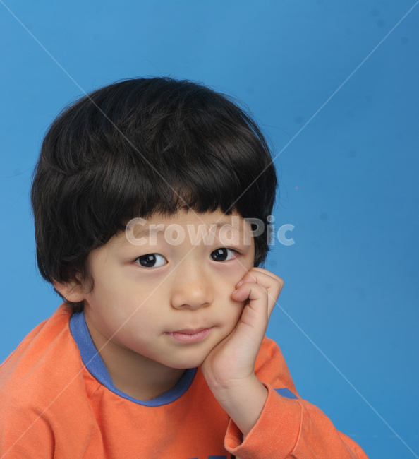 얼굴표정,남자아이,어린아이,미소,웃음,응시,관심,스마일,얼굴,사람,인물,인간,어린이,감정표현,수줍음,기분,kid,smile,human,boy,person,facial,expression,child,children,feeling,face,emotion,사람,인물,인간,human,person,얼굴표정,facial expression,face,어린이,어린아이,child,children,kid,감정표현,기분,feeling,emotion
