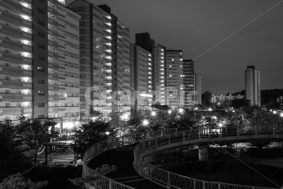 road,도로,고층건물,highrise,building,건물,도시,city,아파트,apartment,흑백,모노톤,monochrome,black and white