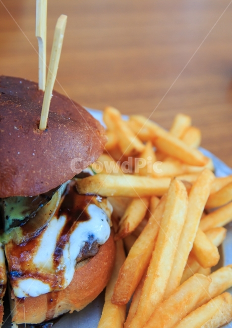 햄버거,수제버거,프랜치프라이,음식,감자튀김,패티,빵,식사,서양,고기,요리,맛있는,다이어트,고칼로리,음식,식재료,요리,food,cook,meal,dishes,food reserves,빵,bread,양식,서양음식,서양요리,western food,western dishes,western meal,western cook