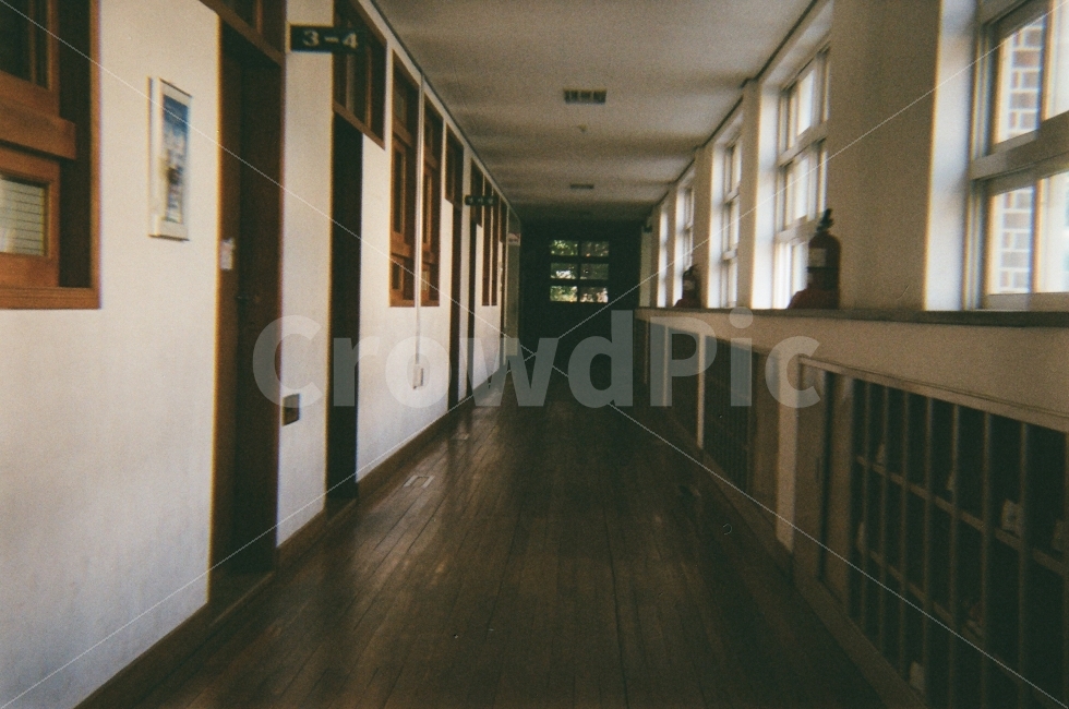 필름카메라,필름,filmcamera,film,35mm,학교,복도,감성,sensible,feeling,교육,학교,공부,education,learning,study,school