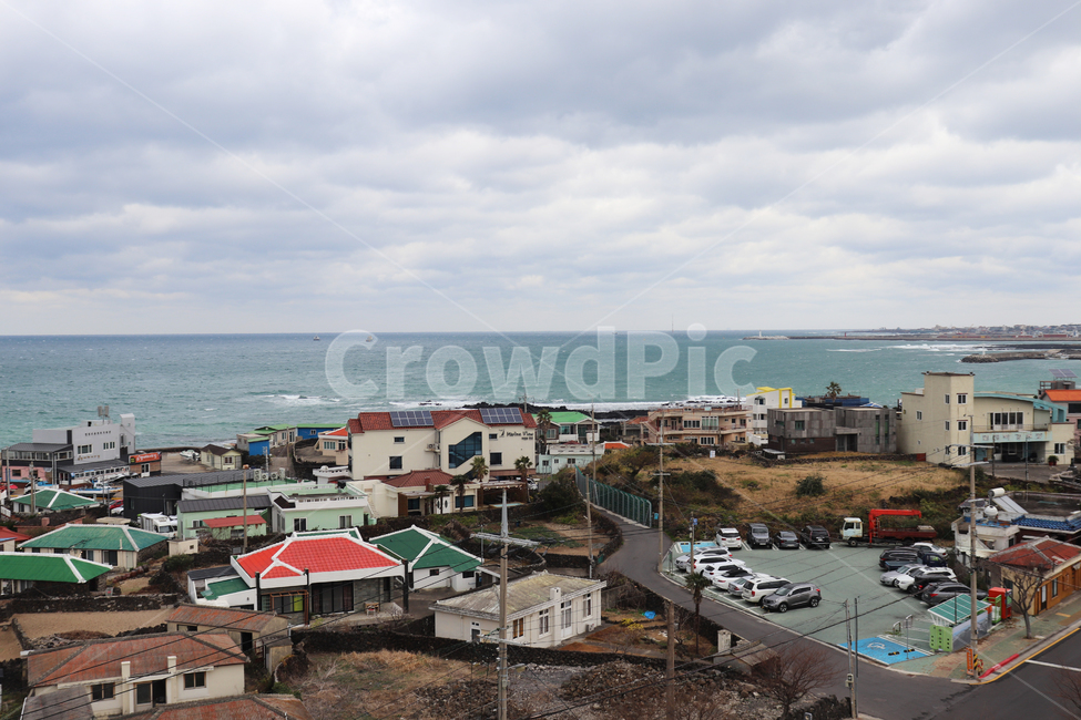 제주,하늘,제주도,바다,제주도바다,제주서귀포시,land,jejuisland,서귀포시,outdoors,서귀포바다,풍경,서귀포풍경,제주도풍경,nature,제주풍경,수평선,자연,땅,landscape,한국자연풍경,jeju,koreanature,한국자연경관,도심,도시,마을,제주도마을,마을풍경,바닷가마을,바닷가,제주바다,오션뷰,시티,scenery,city,urban,road,town,옥외,해안선,shoreline,ocean,water,물,sea,제주도,jeju,jeju island,시골,마을,풍경,landscape,country,rural,town
