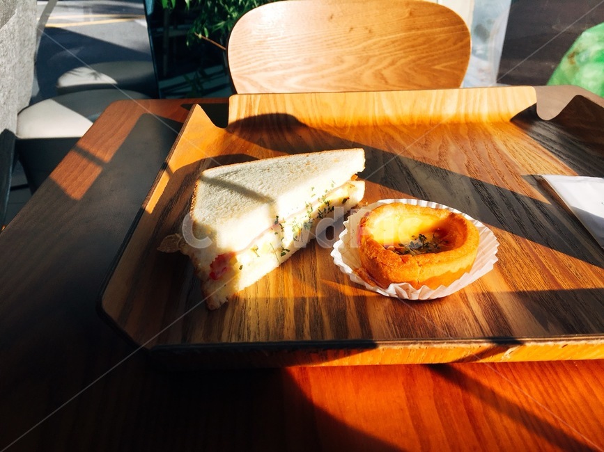 빵,햇살,브런치,샌드위치,에그타르트,티타임,음식,식재료,요리,food,cook,meal,dishes,food reserves,디저트,간식,후식,dessert,snack