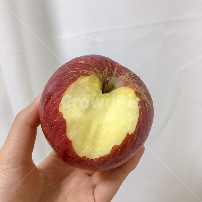 사과,빨간색,하트,애플,색감,비비드,맛있는,과일,달콤한,음식,식재료,요리,food,cook,meal,dishes,food reserves,과일,열매,fruit