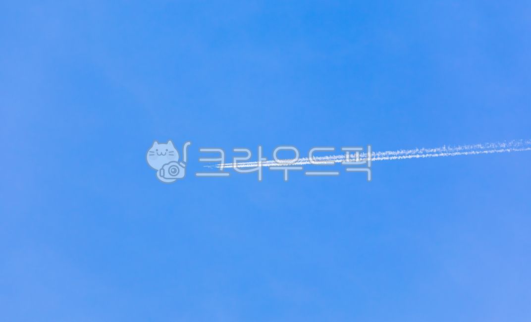 파란색,하늘,비행기,인공적인,구름,비행운,흰색,야외,sky,blue,cloud,outdoors