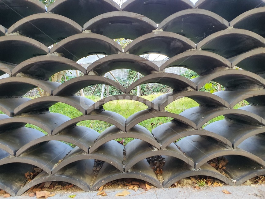 기와,공원,park,한국,패턴,배경,pattern,백그라운드,background,구멍,감성,비늘모양,무늬,문양,검정,클로즈업,closeup