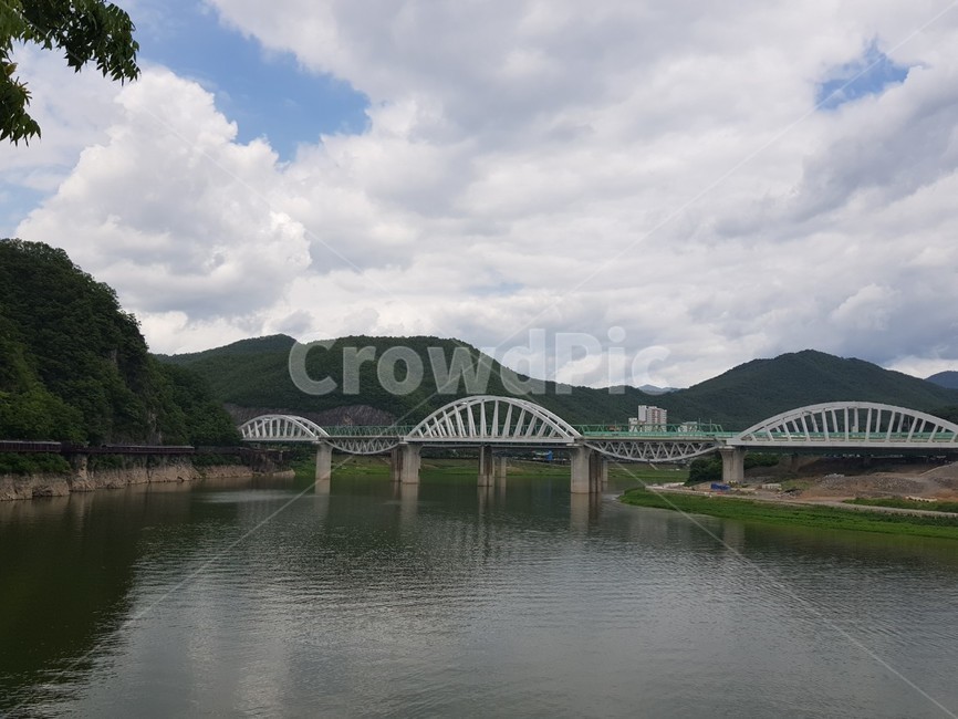 다리,철교,구름,강,산,자연풍경,대자연