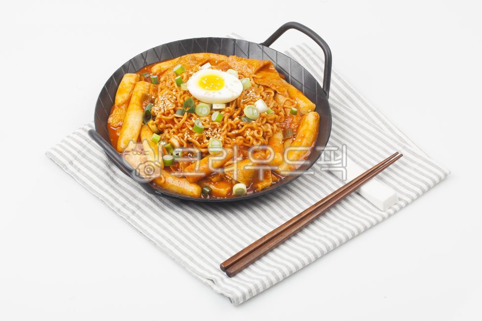 Snacks,tteokbokki,rabokki,snack bar,Korean snacks,Korean food,food,ingredients,cooking,rice cakes,ramen