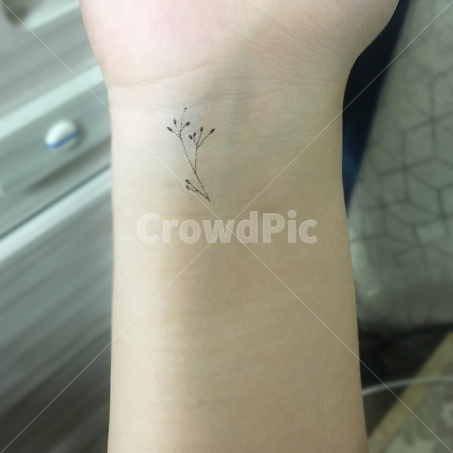 팔목,타투,타투스티커,피부,손,손목,hand,skin,wrist