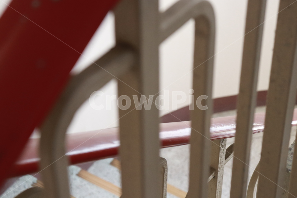 계단,비상구,어지러운,빨간색,비상계단