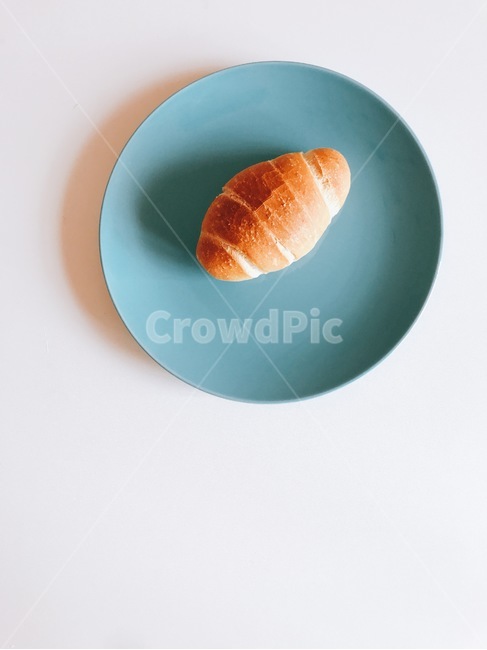 home baking,baking,aperitif bread,Complementary color contrast,restaurant,Plating,bread and plate,food decoration