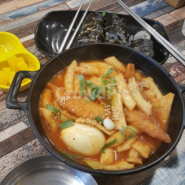 떡볶이,한식,음식,분식,단무지,계란,떡,오뎅