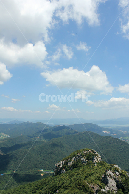한국,전라도,전라남도,두륜산,하늘,파란하늘,파랑하늘,맑은하늘,구름,파랑,파란색,자연,풍경,먼산,산,언덕,농촌마을,농촌,암벽,돌산,바위산,바위,낮,녹색,그린,낮하늘