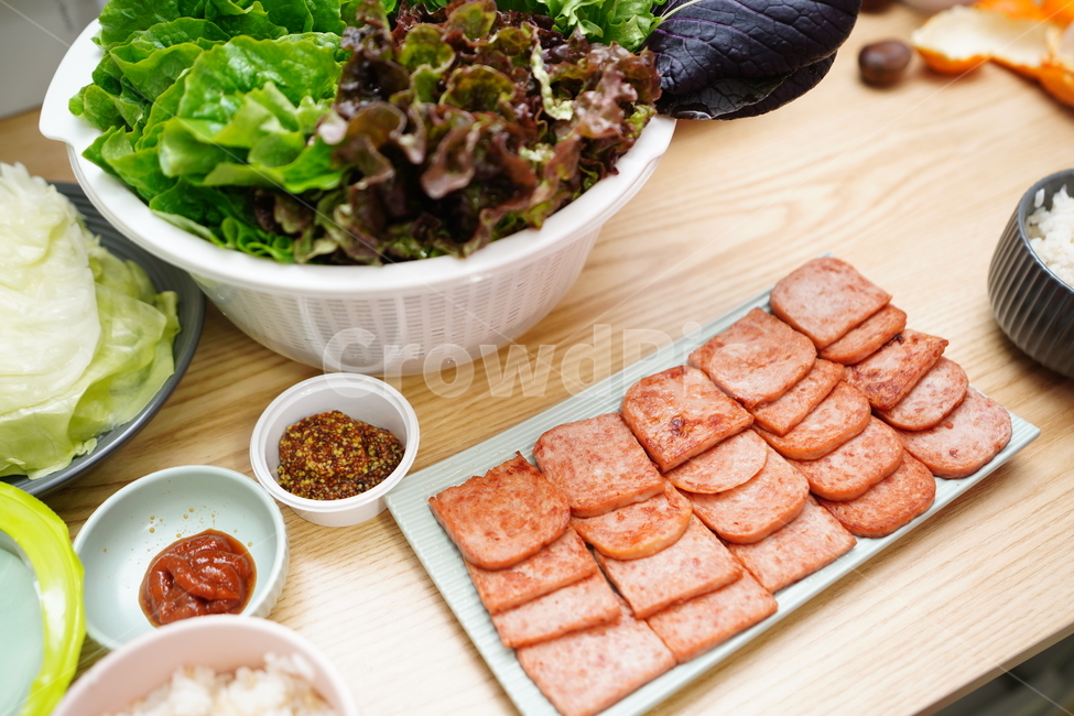 쌈,야채,채소,반찬,햄,소시지,구이,집밥,먹거리,요리,음식,밥,먹방,푸드,쌈장,술안주,접시,음식,식재료,요리,food,cook,meal,dishes,food reserves