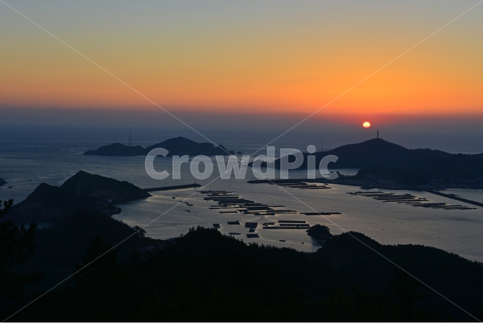 nature,자연,outdoors,옥외,sea,바다,ocean,대양,water,물,shoreline,해안선,coast,연안,redsky,붉은하늘,sky,하늘,dawn,새벽,신안,흑산도,흑산도아침,일출,여명,해돋이,흑산도항