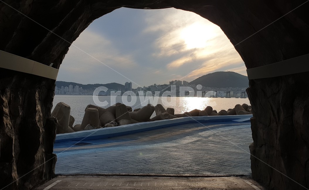 바다,터널,부산,방파제,하늘,산,구름,흰여울터널,흰여울해안터널,흰여울길,흰여울문화마을,풍경,바다풍경,해안가,해안터널