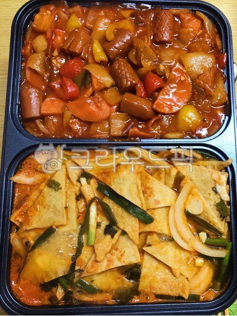 쏘야볶음,소세지볶음,소세지야채볶음,쏘세지야채볶음,쏘세지볶음,볶음요리,볶음,야채,채소,쏘세지,소세지,반찬,밥반찬,밥도둑,식재료,음식,요리,식사,오뎅탕,어묵탕,매운오뎅탕,매운어묵탕,오뎅,어묵,국물,해장,안주,술안주,먹방,맛있는,전기냄비,전기그릴,meal,food,dish,cook,양파,파,파프리카,당근,햄야채볶음,햄,햄볶음,멀티그릴,한식