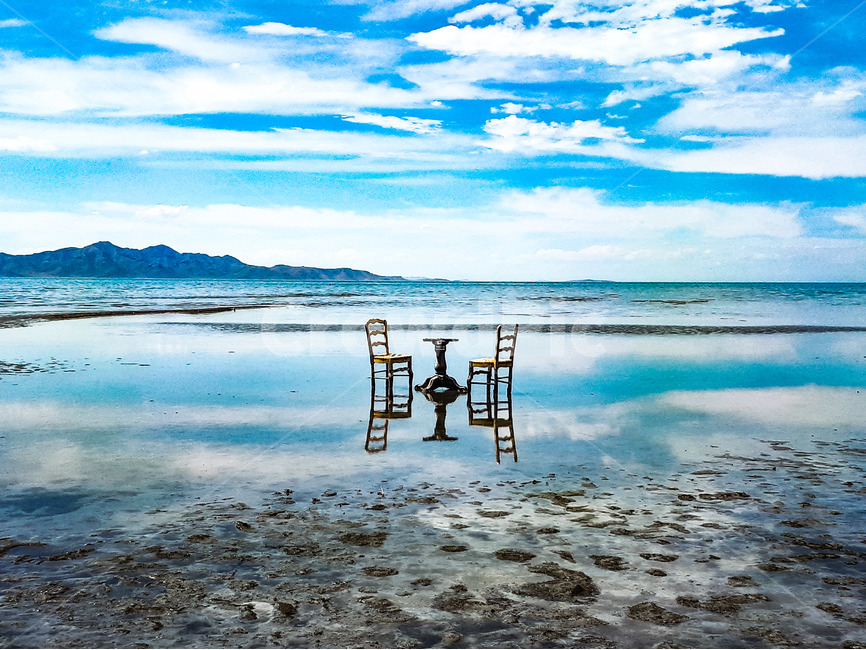 소금,자연,옥외,평지,바닥,솔트레이크,전경,풍경,광경,하늘,salt,소금호수,saltlake,sky,cloud,구름,하얀구름,적운,수평선,펄밭,뻘밭,소금물,푸른하늘,걸상,테이블,의자,물,바다,sea,감성,컴퓨터배경사진,배경사진,배경,풍경사진,백그라운드,배경이미지,풍경이미지,엽서사진