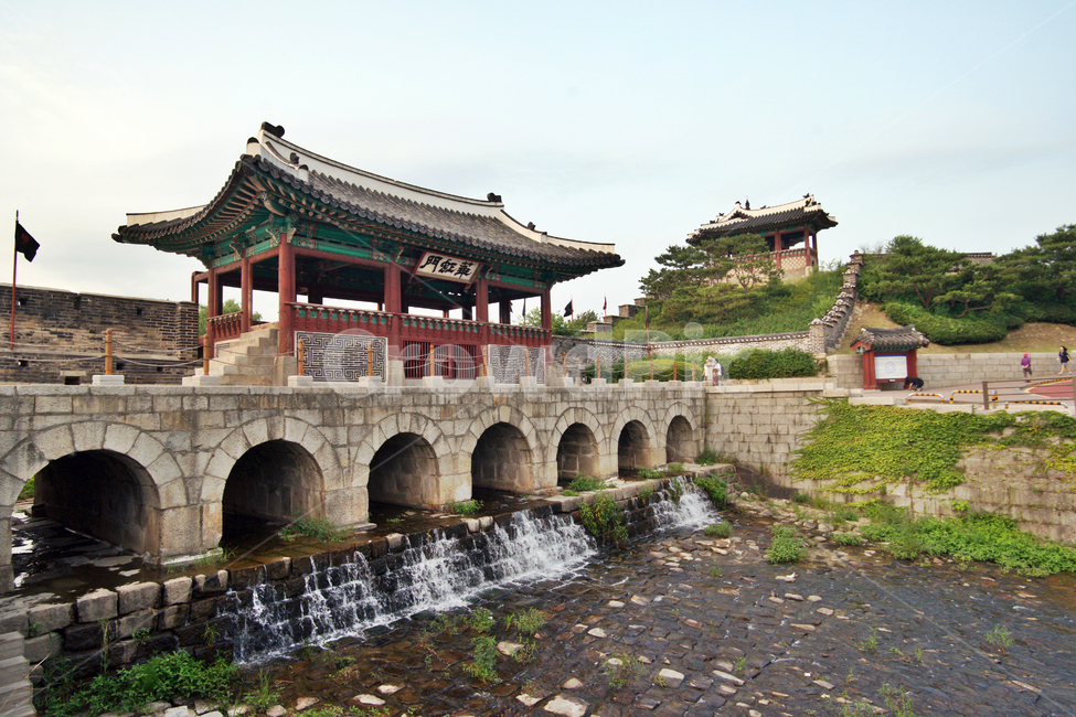화홍문,수문,홍예문,북수문,수원천,수원화성,화성,수원,유네스코세계문화유산,조선시대,팔작지붕,수원8경,화홍관창,한국전통,한국문화,korean traditional,korean culture,랜드마크,landmark,tourist attraction,한국랜드마크,한국관광지,한국명소,korea landmark,korea tourist attraction,건축물,건물외관,exterior,building,structure,architecture,construction