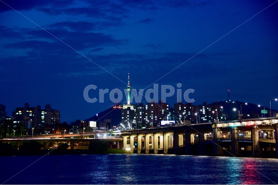 한강,한강야경,반포대교,반포대교분수,밤하늘,다리,남산타워,야경,밤,풍경,nightscape,night,landscape,도시,city,한국도시풍경,한국도시경관,korea cityscape,랜드마크,landmark,tourist attraction,한국랜드마크,한국관광지,한국명소,korea landmark,korea tourist attraction,steeple,뾰족한 탑,architecture,건축물,spire,첨탑,building,건물,tower,탑