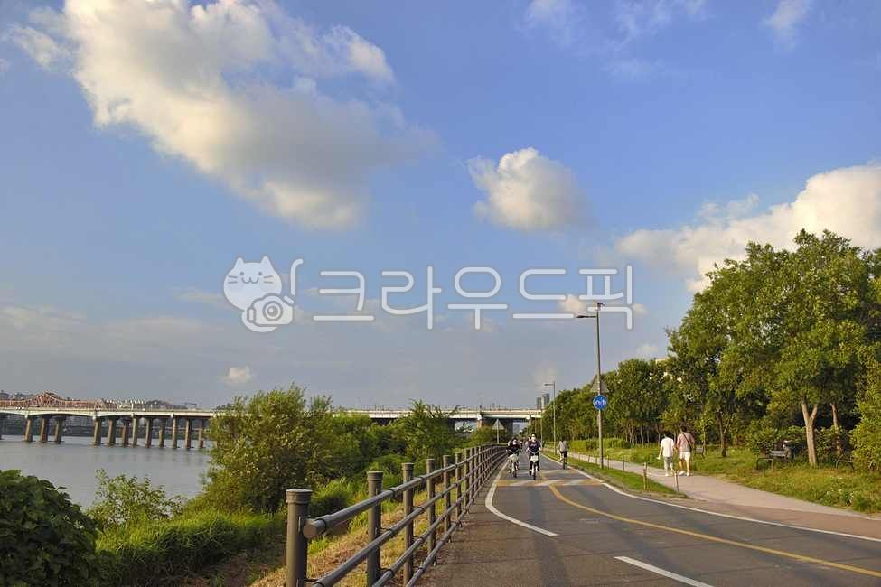 서울,한강,올림픽대로,동호대교,산책,산책로,도로,인간,아스팔트,다리,난간,road,human,asphalt