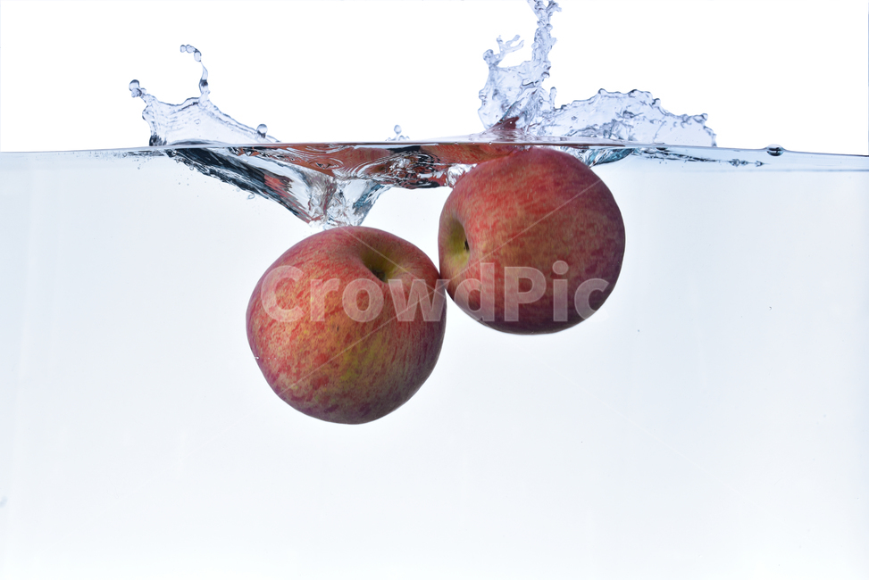 drop,falling,clean water,water tank,fruit,water droplets,delicious,water,food,red,apple,washing,plant,underwater,in the water,bubbles,clear water