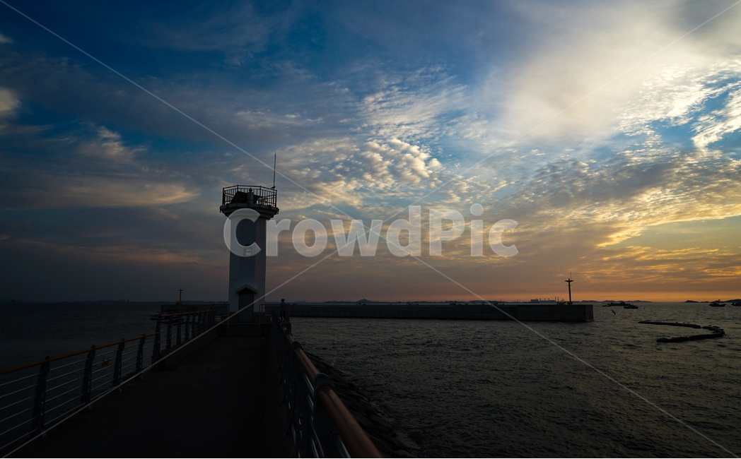 등대,항구,궁평항,노을,석양,바다,구름,하늘,풍경,등대,lighthouse,banister,난간,handrail