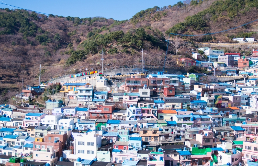 감천마을,부산,문화,예술,마을유명한,관광지,관광,여행지,여행,파란,산동네,달동네,푸른,하늘색,건물,빌딩,경사,언덕,명소,시골,마을,풍경,landscape,country,rural,town