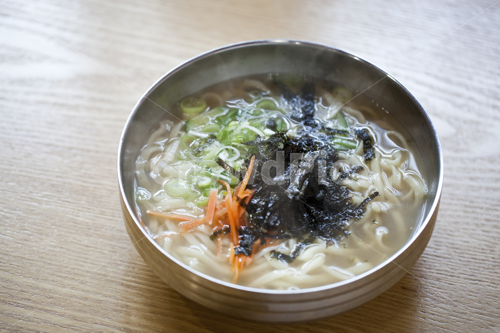 칼국수,국수,닭칼국수,noodle,국물,김가루,음식,식재료,요리,food,cook,meal,dishes,food reserves,면류,면요리,noodles,한식,한국음식,한국요리,korean food,korean dishes,korean meal,korean cook