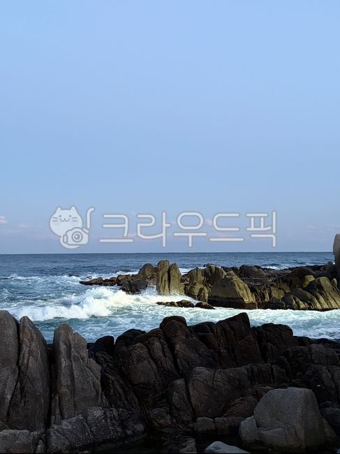 Sea,Night Sea,East Sea,East Sea,Gangneung,Gangwon-do,Ocean View,Winter Sea,Waves,Strange Rock Formations,Breakwater