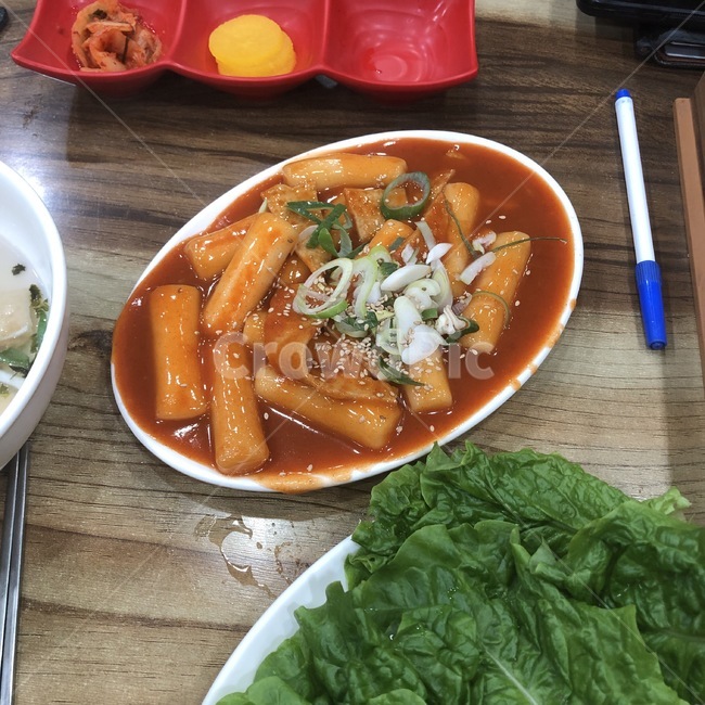 떡볶이,상추,통통한떡볶이,파떡볶이,국물떡볶이,분식,koreandish,koreanstreetfood,ddeokbokki,tteokbokki
