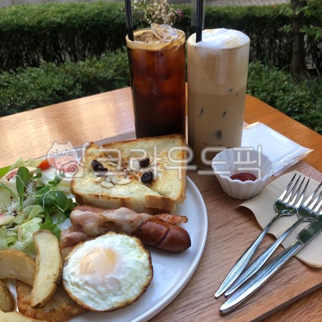 Ice americano,Breakfast,Cheesecake,salad,Cafe Latte,sausage,icedamericano,Latte,ice latte,cheese,latte,morning,dessert,brunch,French Toast,cake,coffee,Americano,Strawberry Latte,iced coffee