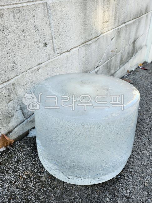 chunk of ice,ice,whole ice,ice pack,circle