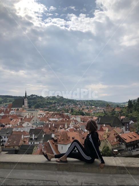체스키크롬로프,체스키크룸로프,ceskykrumlov,ceskykrumlovcastle,마을,유럽여행,체코,체코여행,village,town,czechrepublic,czech,colony,alittlevillage,도시,풍경,city,landscape,해외,외국,세계,foreign,oversea,world,세계도시풍경,해외도시풍경,외국도시풍경,world cityscape,사람,인물,인간,human,person,여성,여자,woman,female,lady,roof,지붕,building,건물,architecture,건축물,tower,탑,spire,첨탑,steeple,뾰족한 탑,tile roof,기와 지붕