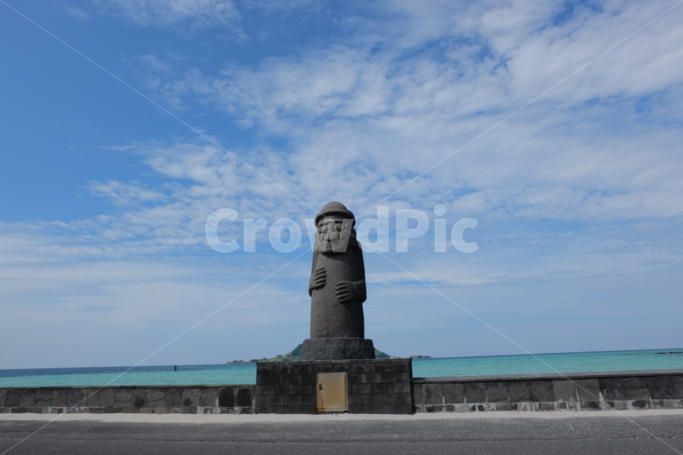 협재해변,협재해수욕장,돌하루방,바다,제주도,제주,jeju,제주도,jeju,jeju island,조각상,동상,석상,조형물,statue,bronze statue,stone statue,monument,기념물