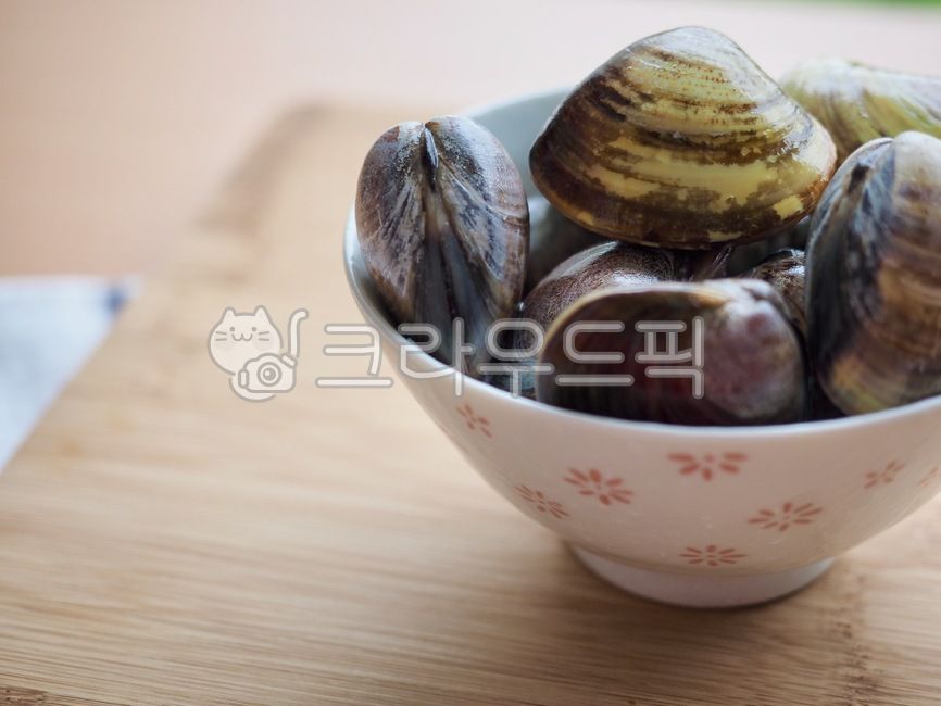 foodingredients,sealife,seashell,cookingingredients,clamshell,lilyclam,wellbeing,raw clams,Wellbeing food,Food Ingredients,invertebrate,fish and shellfish,marine life,seafood,lily shell,cooking ingredients,food,wellbeingfood,rawclam,background,clam,invert
