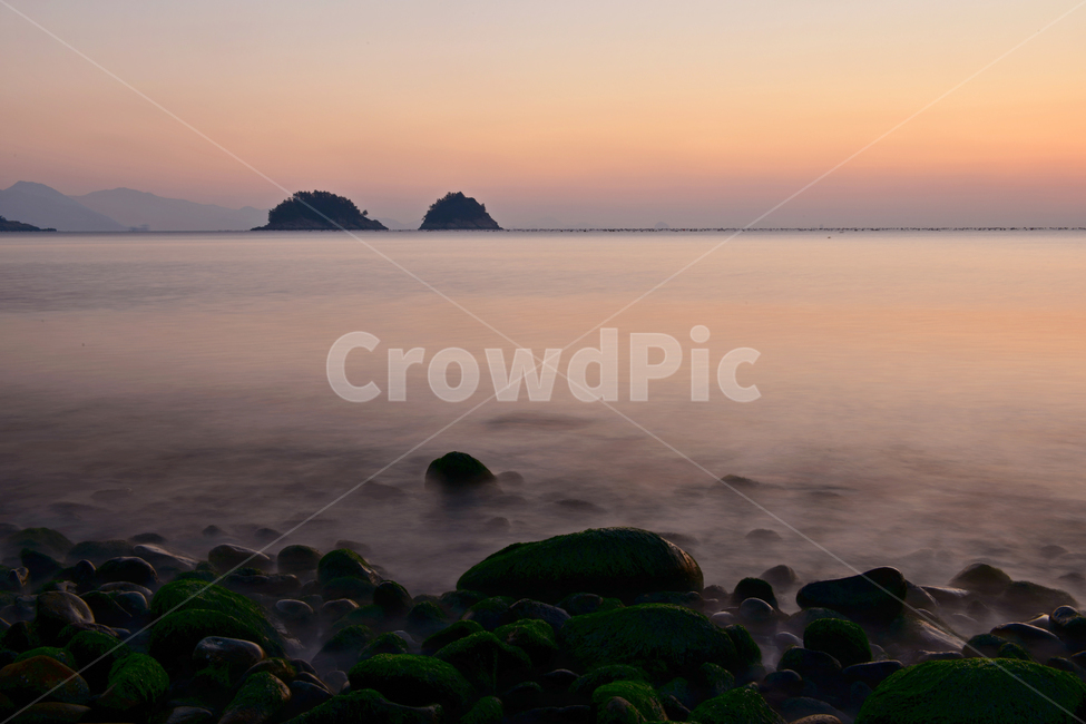 nature,자연,outdoors,옥외,sky,하늘,redsky,붉은하늘,dawn,새벽,light,빛,flare,플레어,전남,여수,무슬목,무슬목일출,아침,여명,몽돌해변,바다,해안가,한국자연풍경,한국자연경관,korea nature landscape