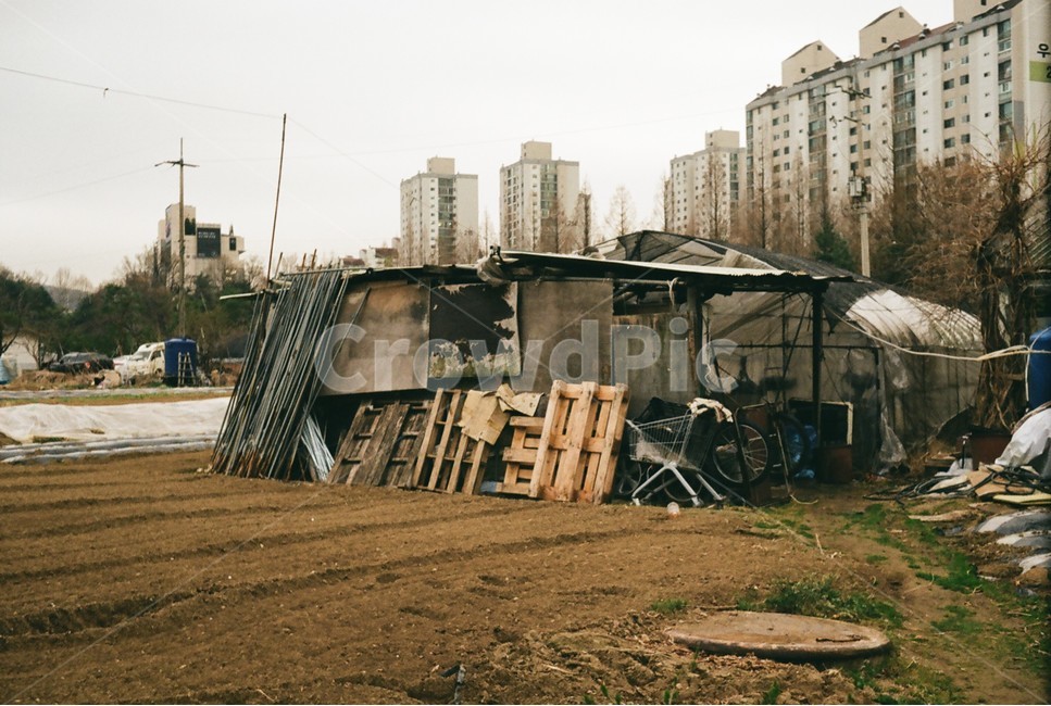 시골,밭,물탱크,비닐하우스,버려진,옛날,도시,풍경,city,landscape,한국도시풍경,한국도시경관,korea cityscape,urban,어반,building,건물,slum,빈민굴