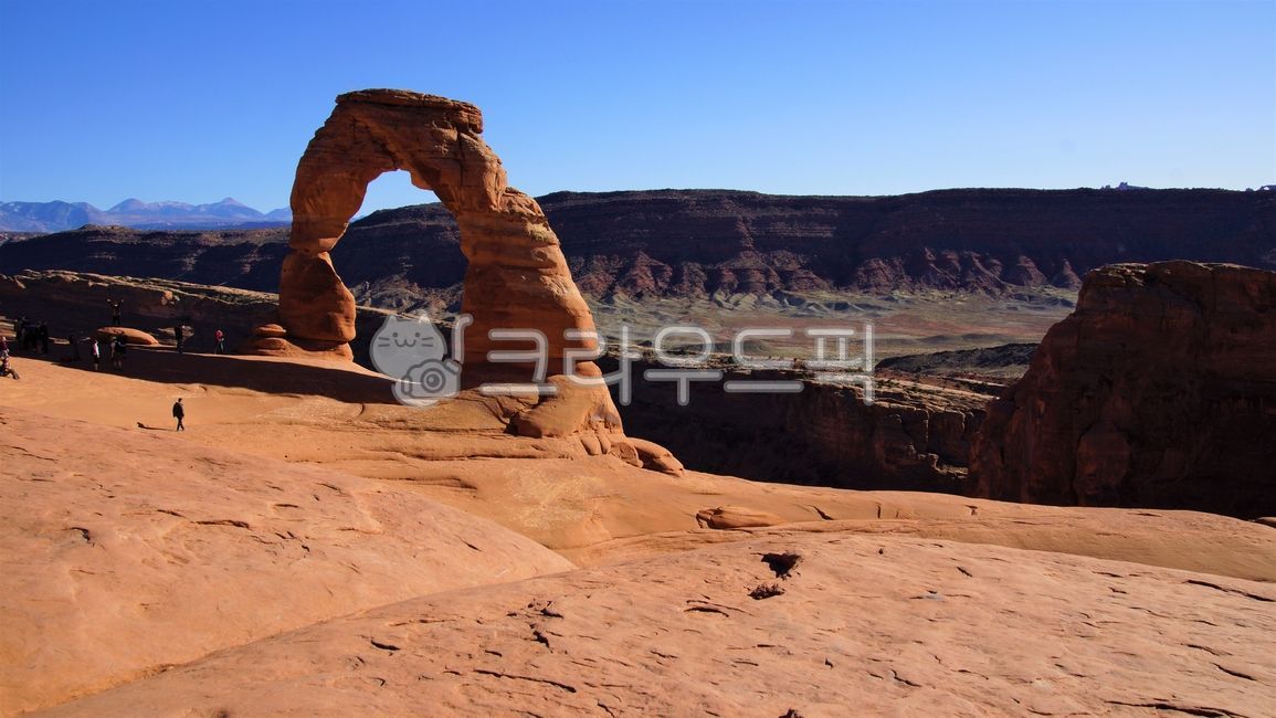 미국,미국서부,아치스국립공원,아치바위,신기한바위,광활한전경,광야,미국풍경,아치스국립공원풍경,델리케이트,델리케이트아치,델리케이트풍경,배경화면,바탕화면,바위,돌