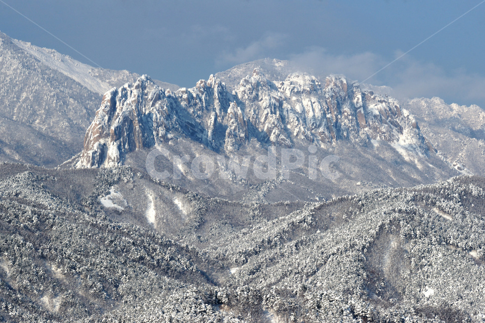 설악산,설경,풍경,울산바위,속초,겨울,계절,winter,season,자연,풍경,nature,landscape,한국자연풍경,한국자연경관,korea nature landscape,outdoors,옥외,mountain,산,mountain range,산맥,ice,빙,peak,피크