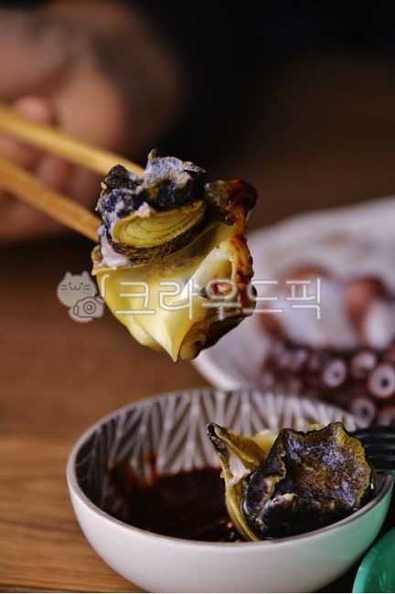 문어,숙회,바다생물,먹거리,문어회,돌문어,자숙문어,문어숙회,연체동물,식재료,문어다리,고동,바다고동,food,음식,초장,접시,회,음식,식재료,요리,food,cook,meal,dishes,food reserves