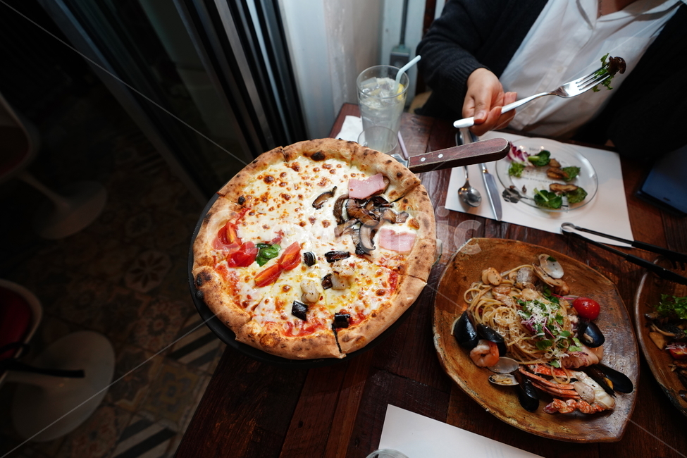 피자,pizza,핏자,먹거리,음식,이태리,서양식,빵,치즈,먹방,푸드,칼라,디너,데이트,도우,음식,식재료,요리,food,cook,meal,dishes,food reserves,양식,서양음식,서양요리,western food,western dishes,western meal,western cook